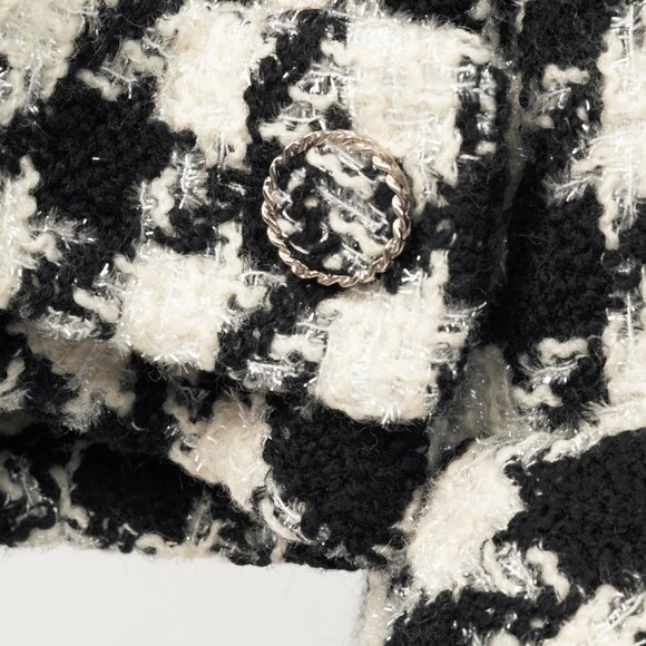 Chanel AW/19 Runway White & Black Houndstooth Wool-Tweed Coat - Picture 7 of 16